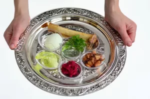 Seder plate with the 6 emblems.